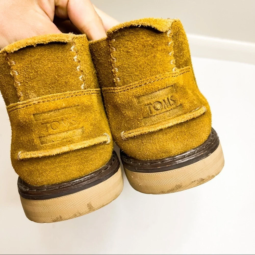Toms Suede Camel Chukka Boots